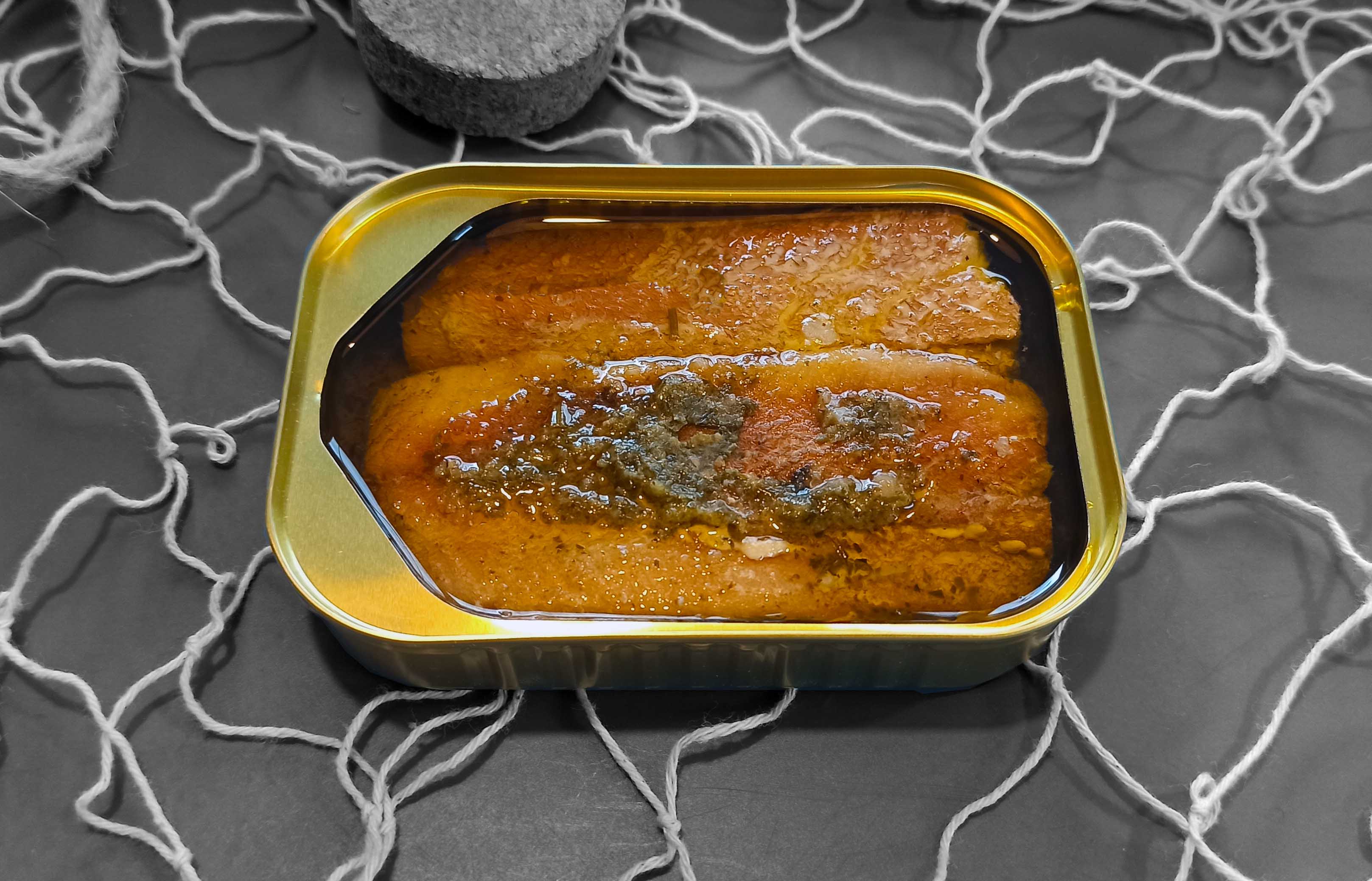 FANGST - Norwegischer Hering mit Pfeffer und Bärlauch in Rapsöl ... FANGST - Norwegischer Hering mit Pfeffer und Bärlauch in Rapsöl ...